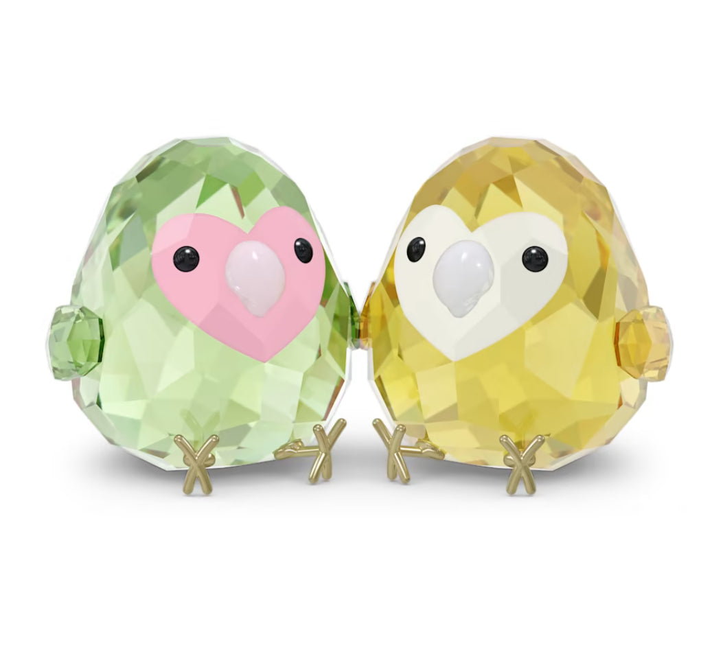 Swarovski 5644844 „All you Need are Birds Couple of Inseparables“.