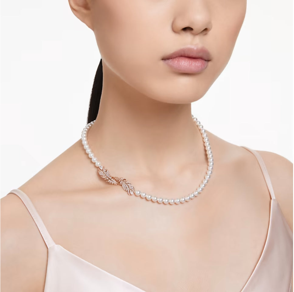 Swarovski 5669221 Schöne Halskette mit Magnetverschluss, weiße Feder, rosévergoldet